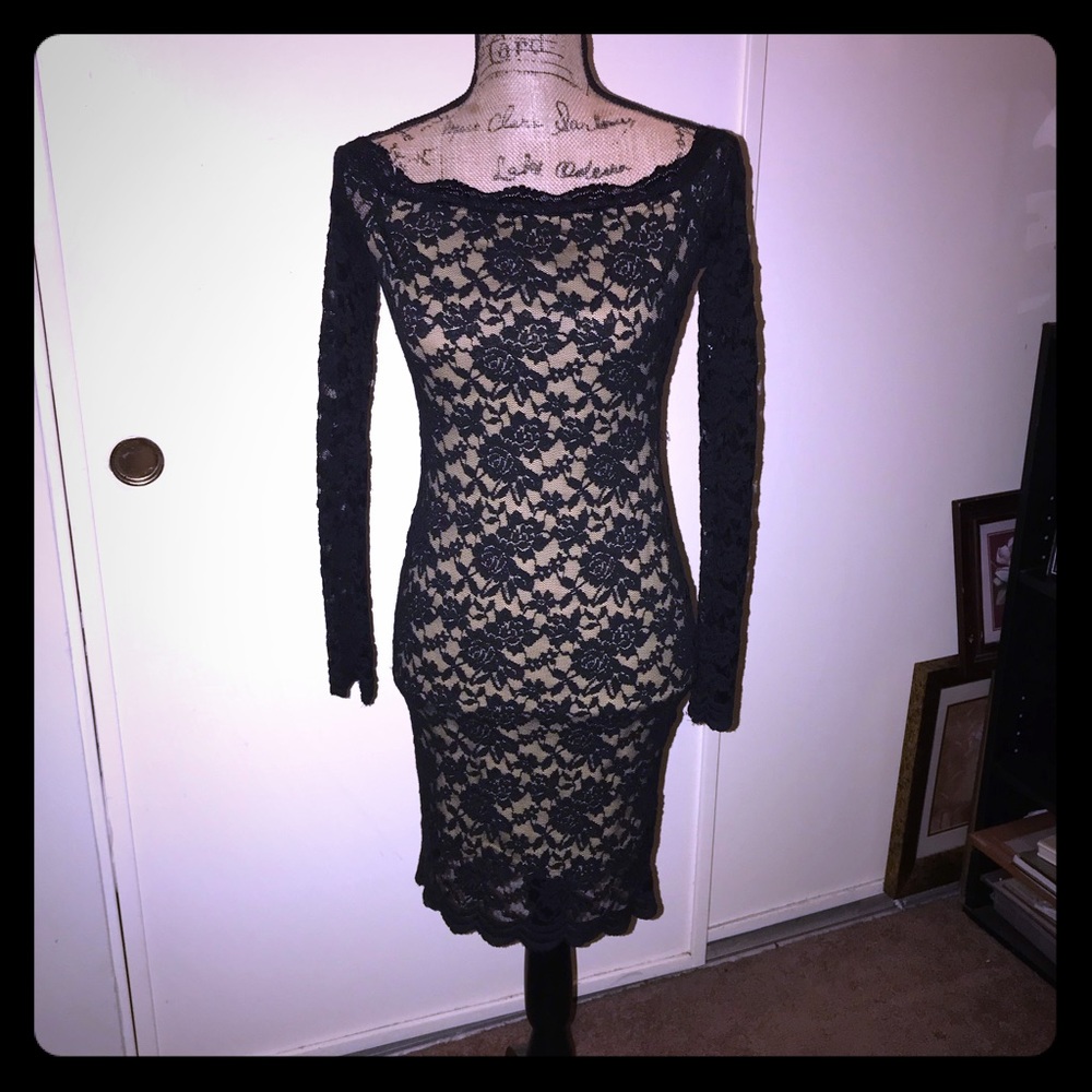 Off the Shoulders long sleeve laces dress
